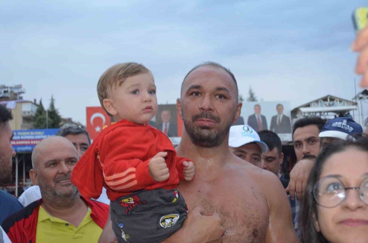 671. Tarihi Elmalı Yağlı Güreşleri’nde başpehlivan Ali Gürbüz