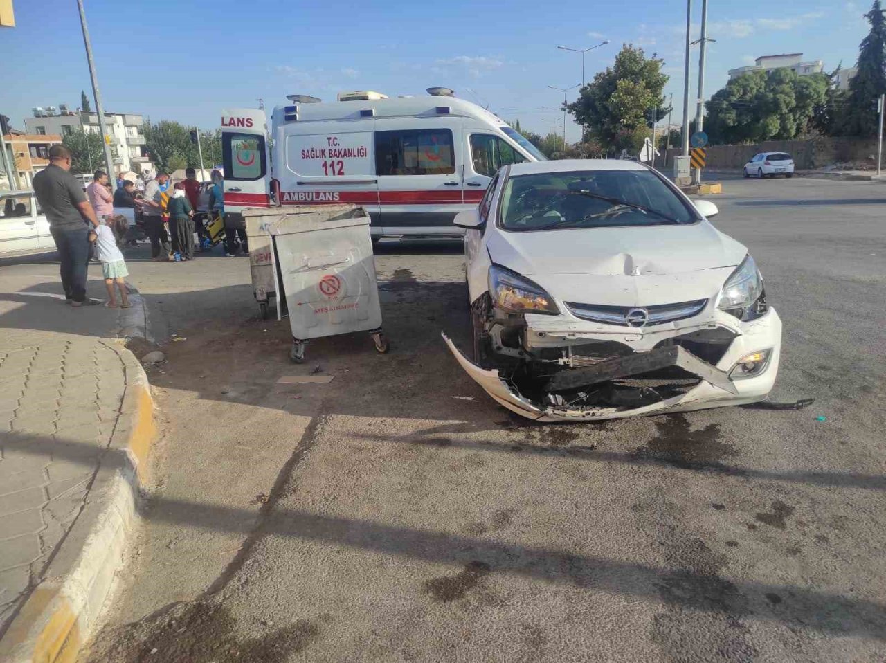 İki otomobil çarpıştı: 2 yaralı