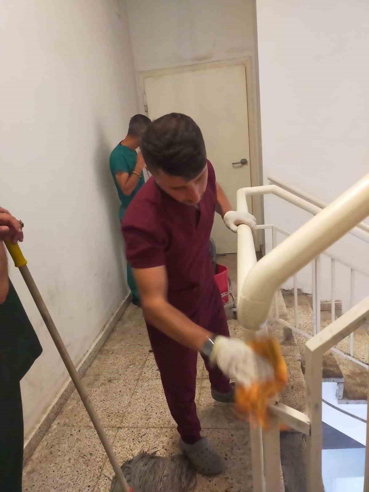 Ağrı Eğitim ve Araştırma Hastanesi, temizlik ve bakım çalışmalarıyla dikkat çekiyor