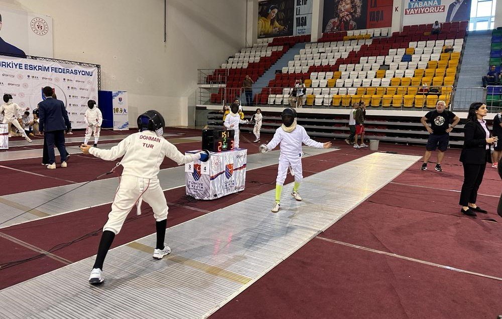 Eskrimde kupalar sahibini buldu