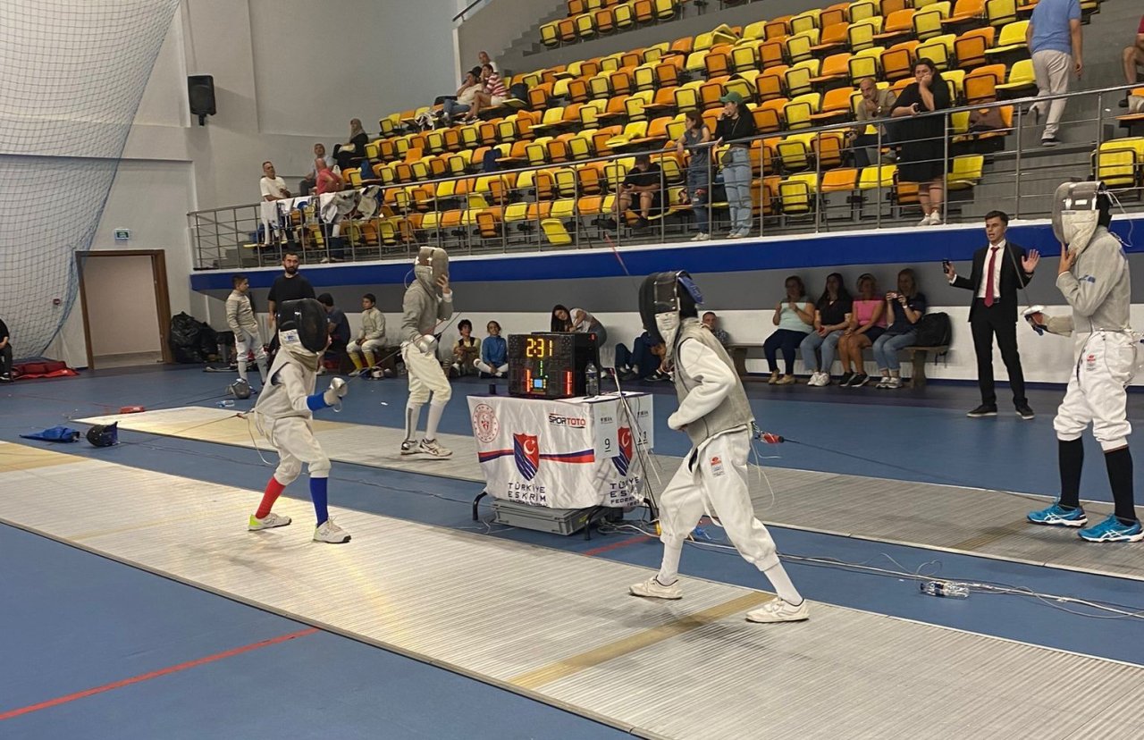 Eskrimde kupalar sahibini buldu