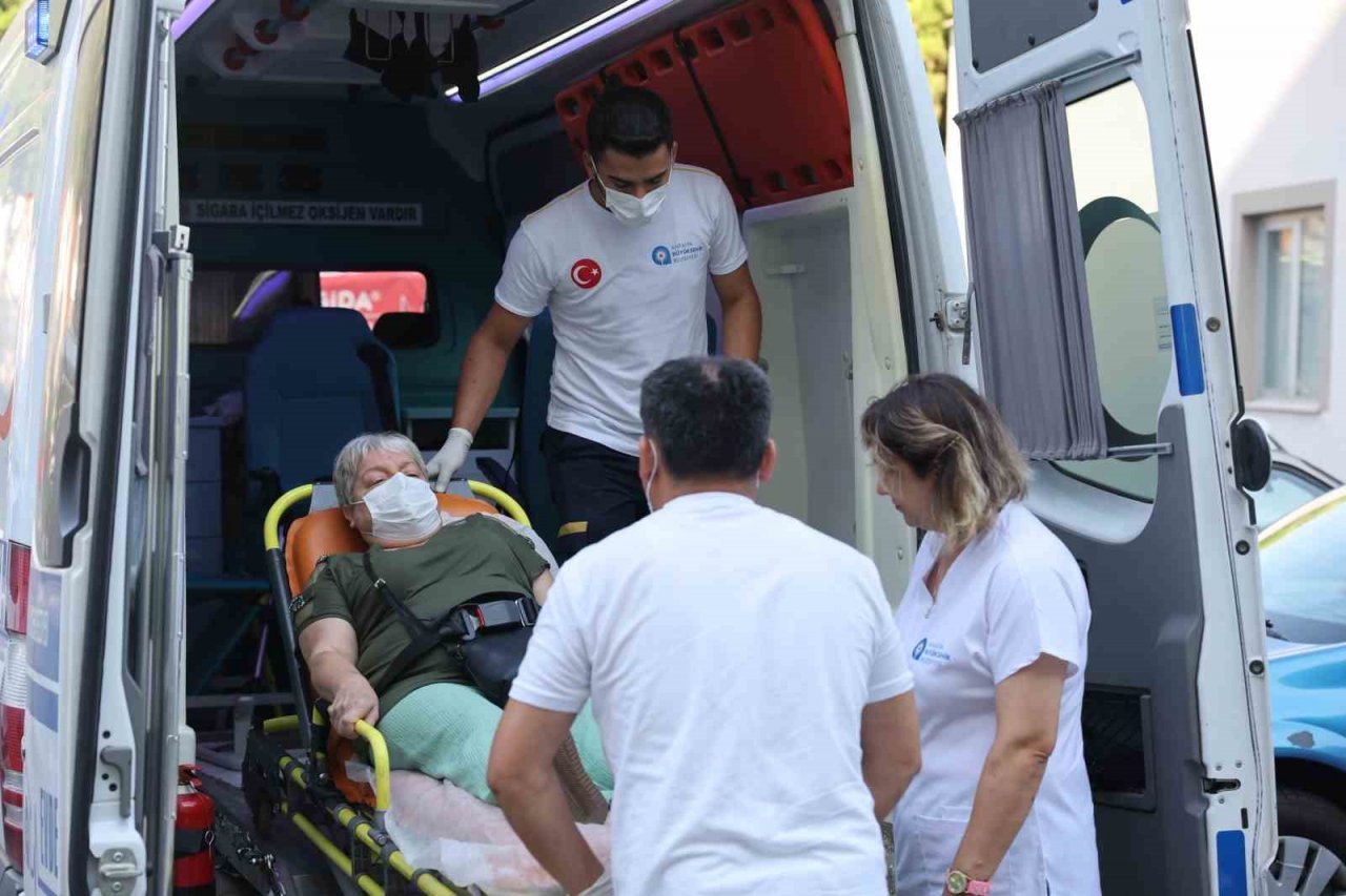 Büyükşehir, Evde Sağlık Hizmetleri ile yüzlerce hastaya ulaşıyor