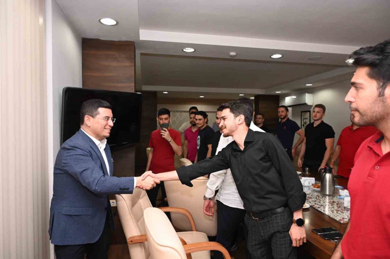 Tütüncü, MÜSİAD üyesi gençlerle tecrübelerini paylaştı