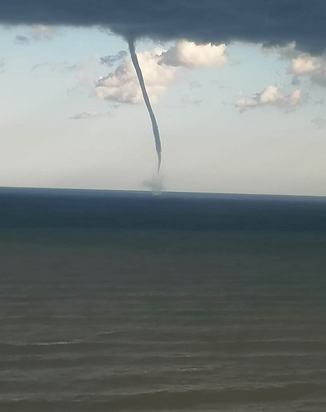 Arhavi’de oluşan hortum böyle görüntülendi