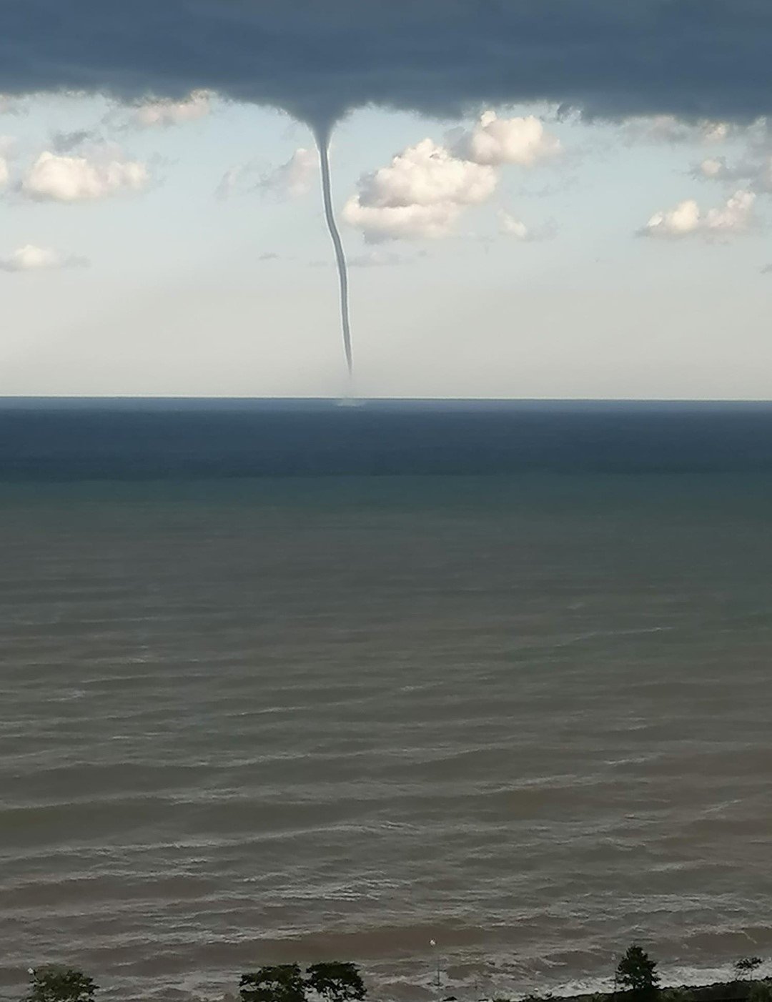 Arhavi’de oluşan hortum böyle görüntülendi