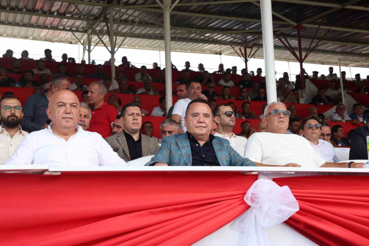 Başkan Böcek’ten Elmalı’ya güreş sahası sözü