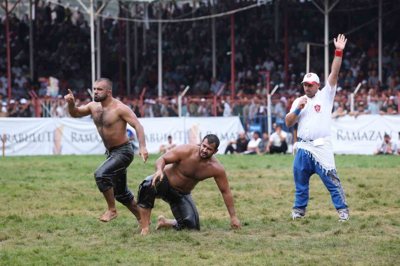 Başkan Böcek’ten Elmalı’ya güreş sahası sözü