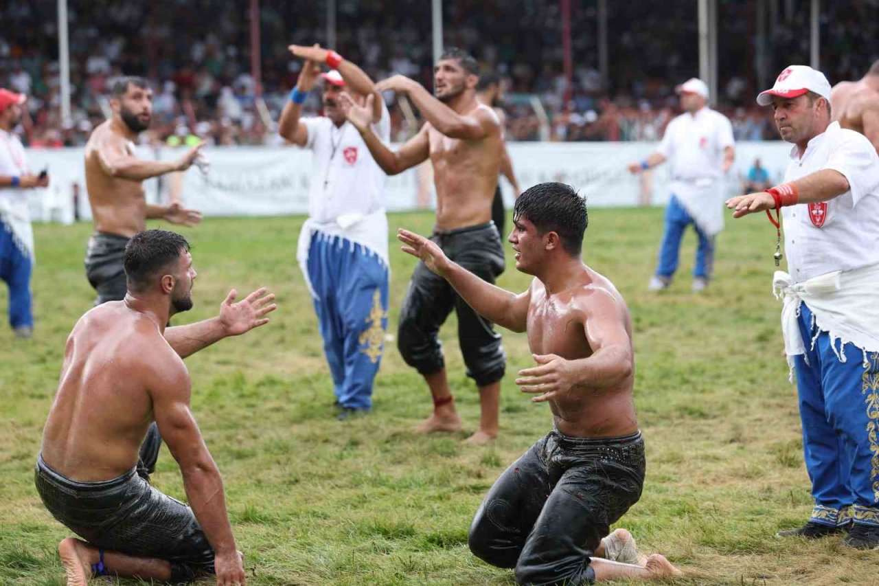 Başkan Böcek’ten Elmalı’ya güreş sahası sözü