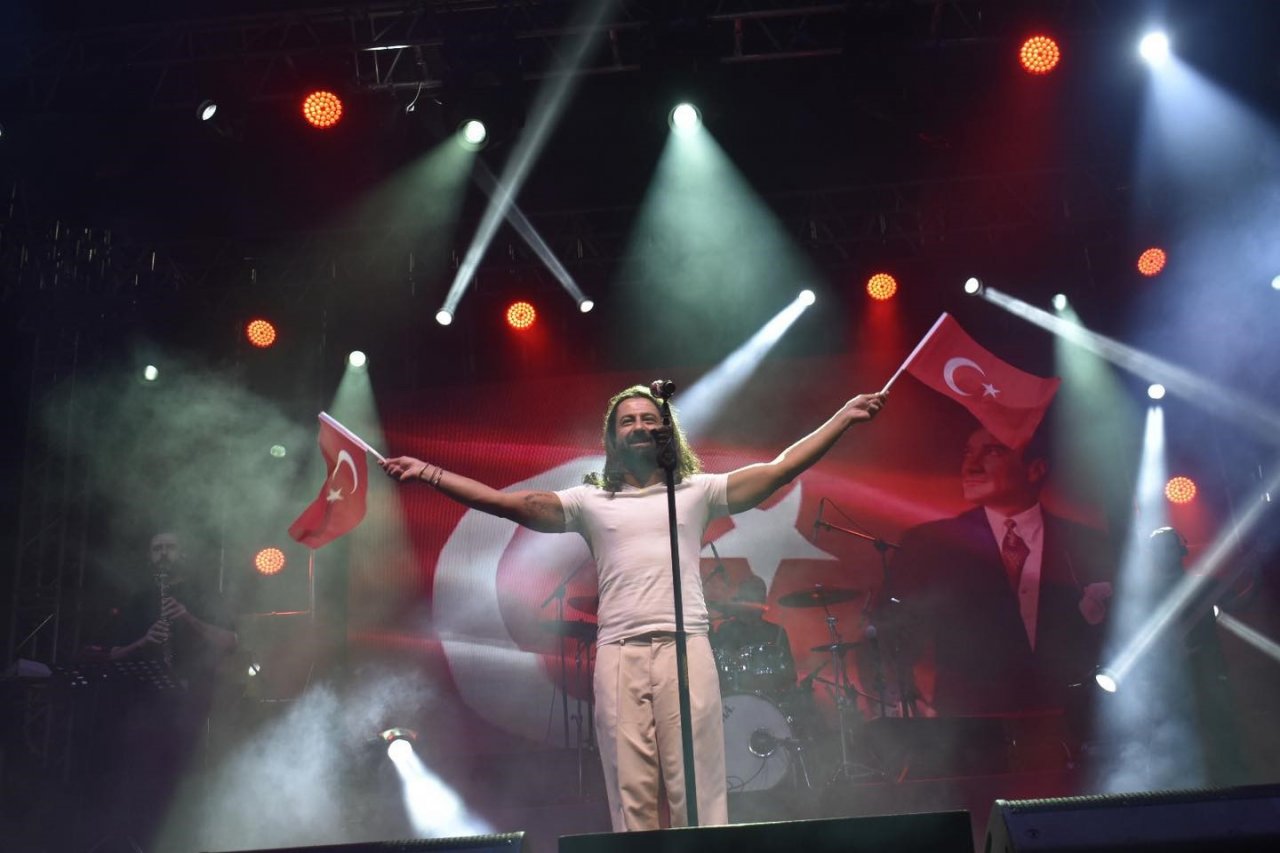 Havran Millet Bahçesinde, Koray Avcı rüzgarı esti