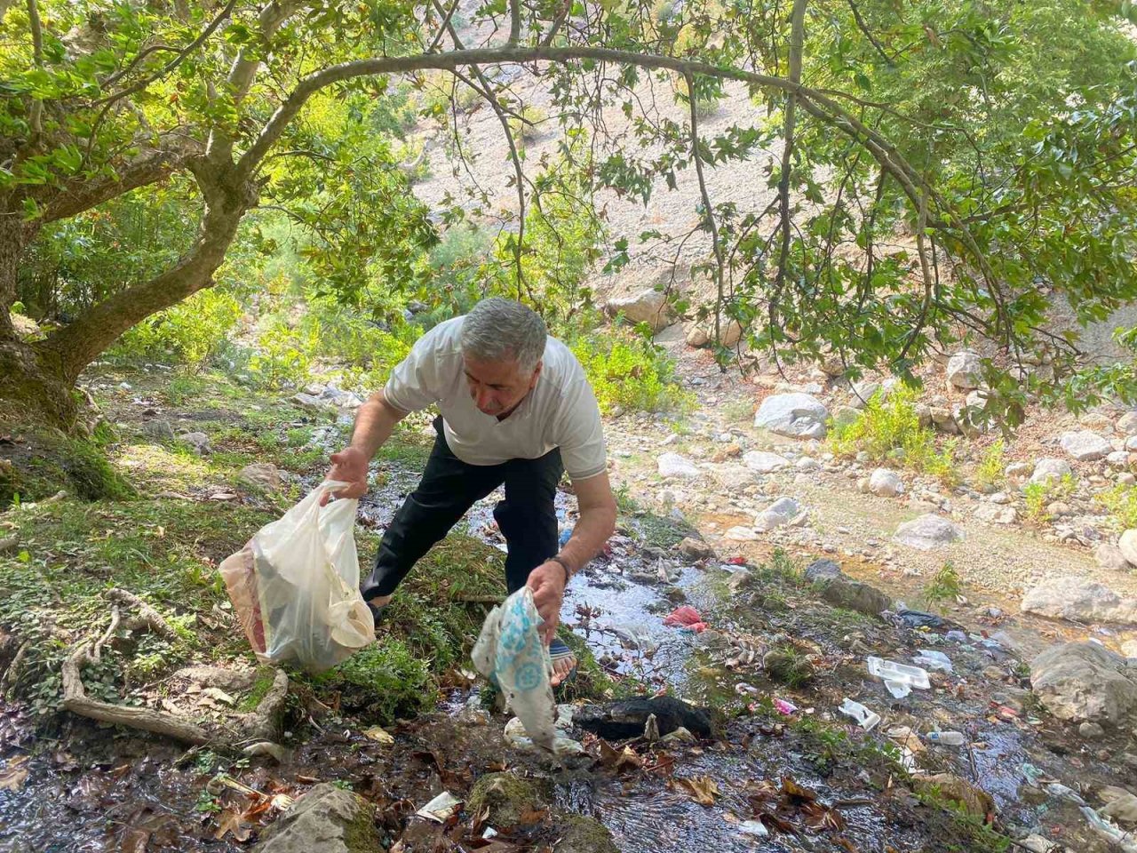 Sason’da mesire alanında çöp yığını