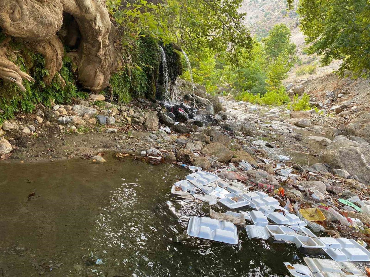 Sason’da mesire alanında çöp yığını