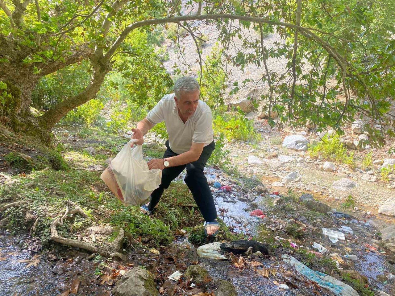 Sason’da mesire alanında çöp yığını