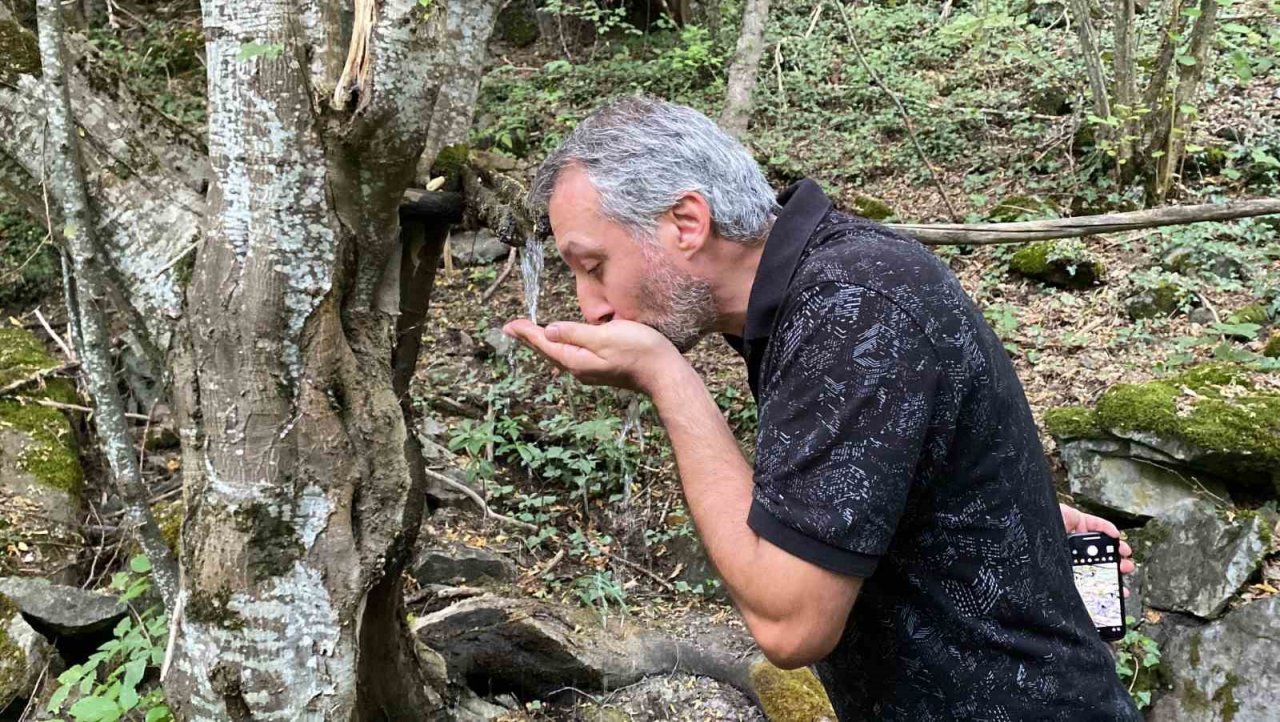 1943 yılındaki deprem felaketinden sonra akmaya başlayan kaynak suyunu 80 yıldır köylüler koruyor