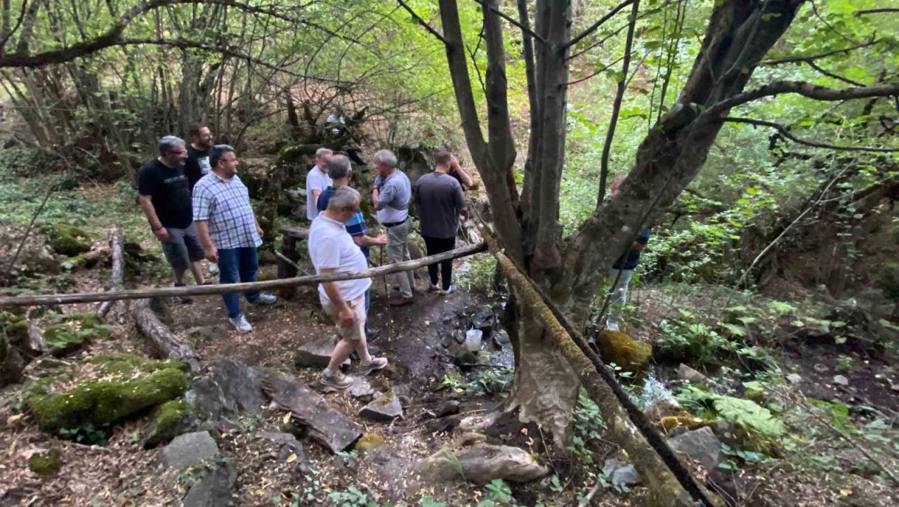 1943 yılındaki deprem felaketinden sonra akmaya başlayan kaynak suyunu 80 yıldır köylüler koruyor