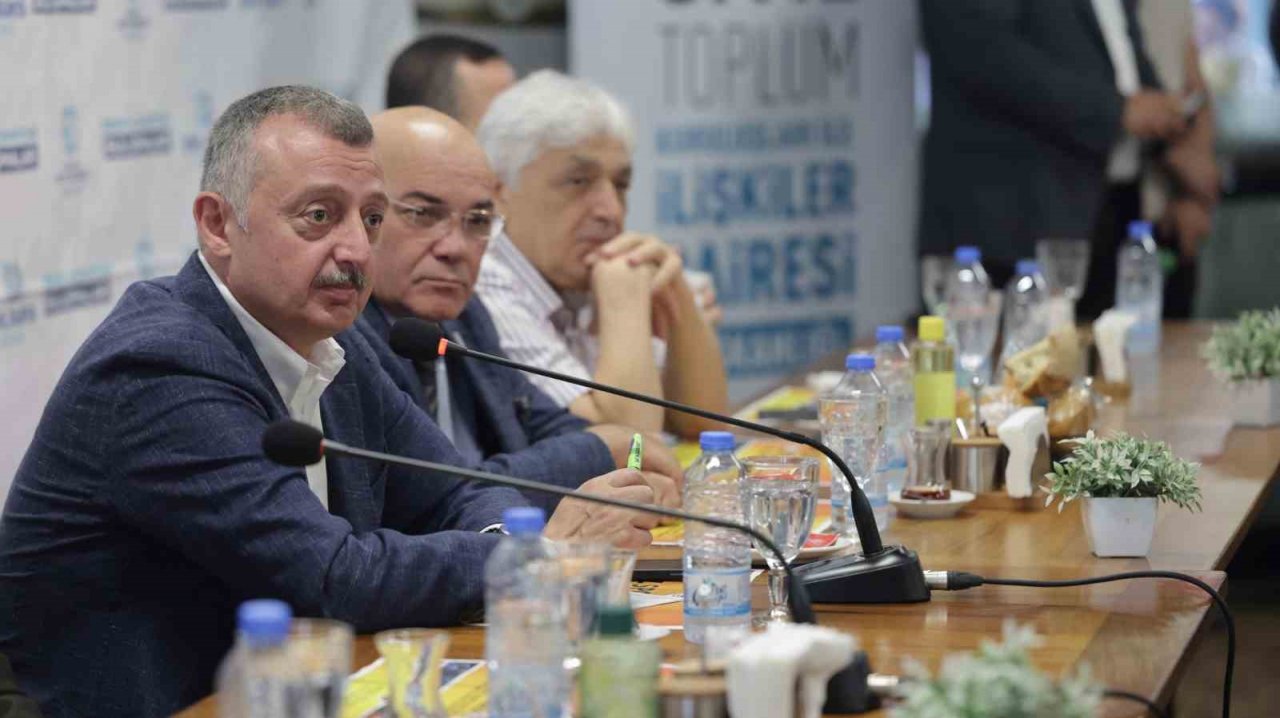 Büyükakın: "18 milyar TL yatırım yaptık, 4 milyar TL borç ödedik"