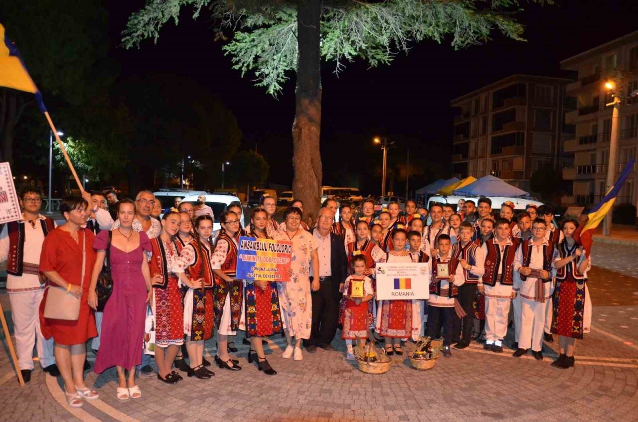 Gömeç’te uluslararası halk oyunları coşkusu