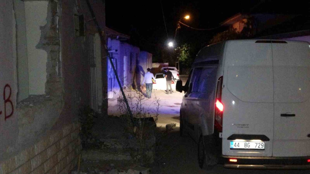 Malatya’da dehşete düşüren olay: Husumetlisinin boğazını bıçakla kesip canlı yayın yaptı