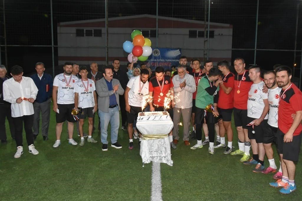 Geleneksel Halı Saha Futbol Turnuvası’nın şampiyonu Erenköy oldu