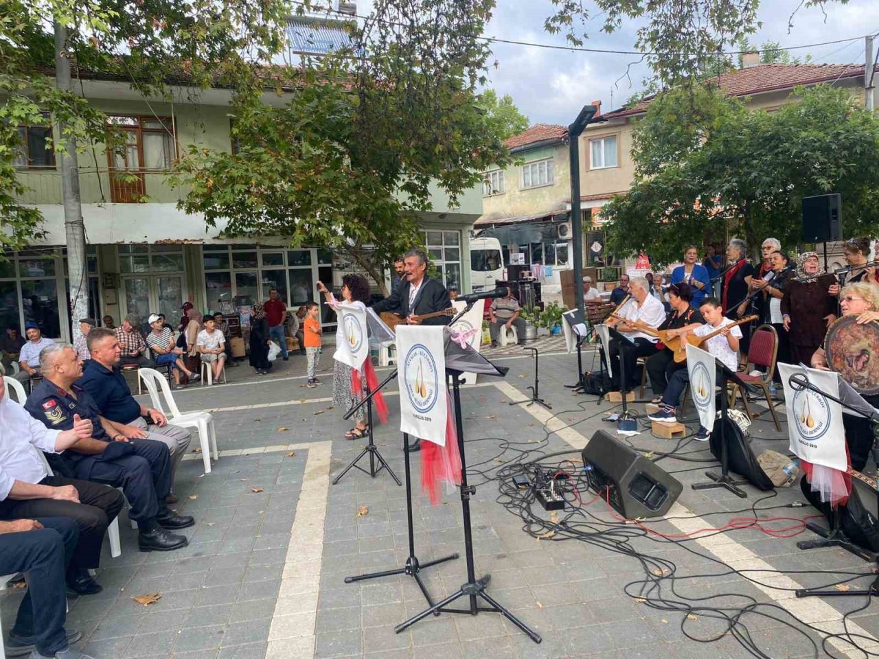 İvrindilileri türküye doyurdular