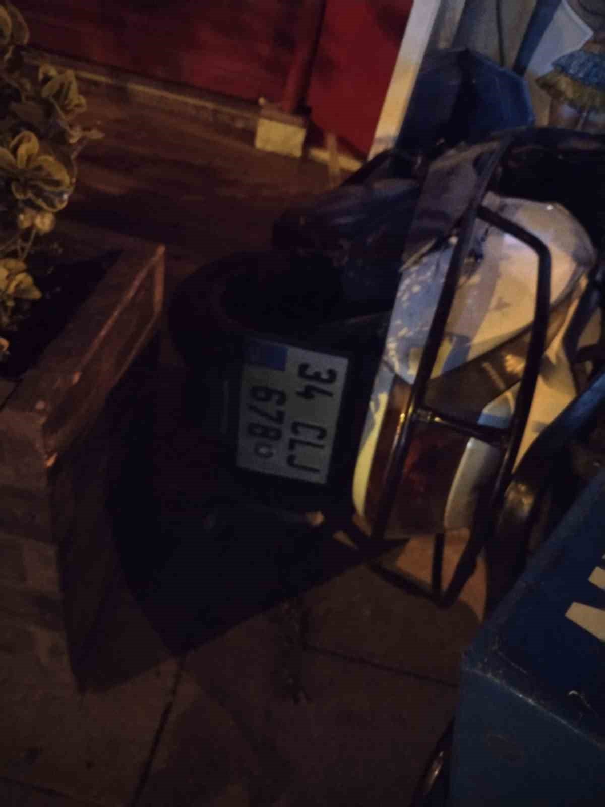 Kartal’da taksi ve motosiklet çarpıştığı kaza kamerada: 2 ağır yaralı