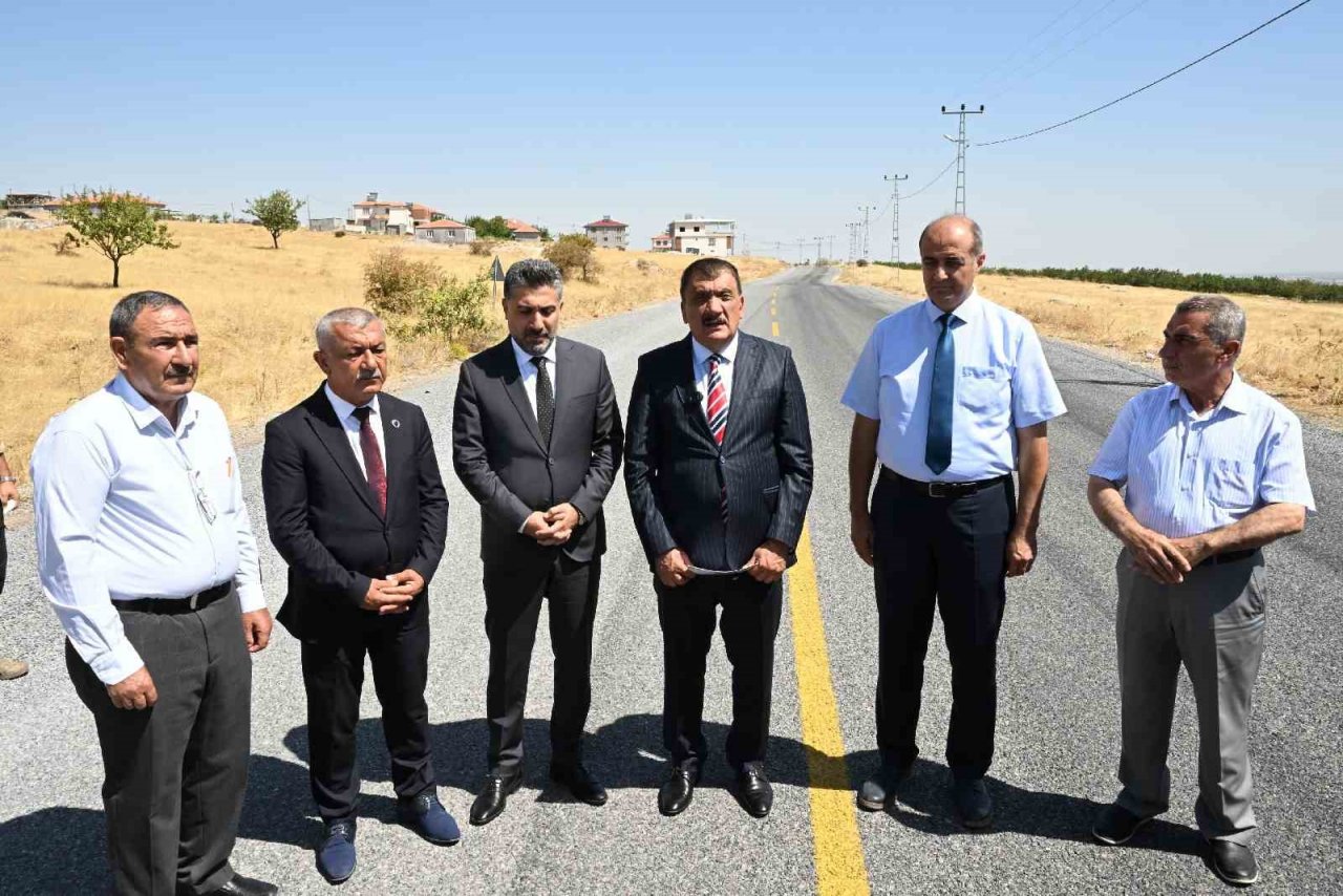 Akçadağ’da 66 kilometre grup yolu çalışması