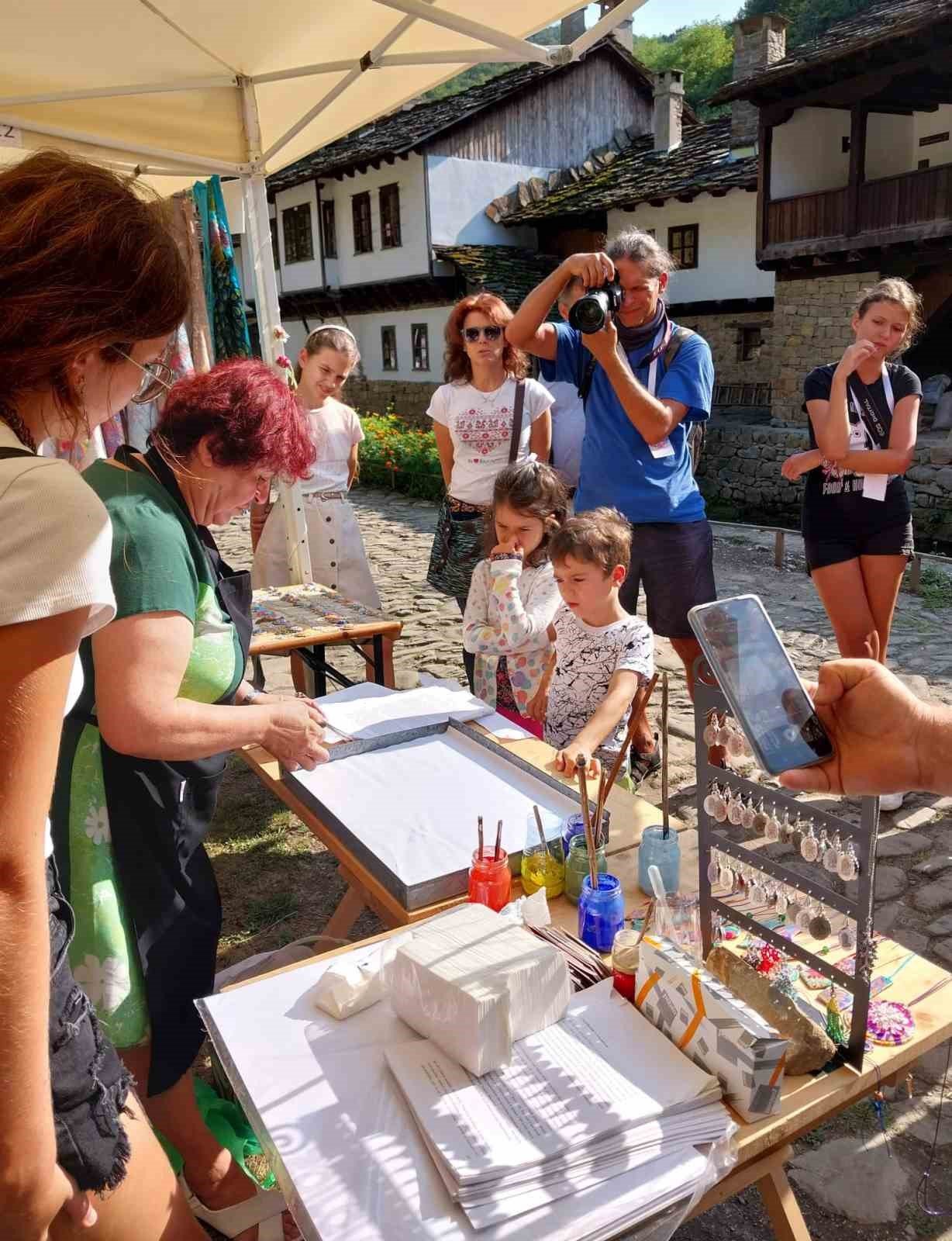 Ebru ve keçe sanatı Bulgaristan’da tanıtıldı