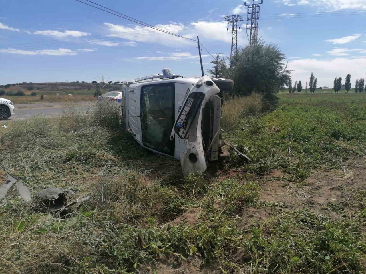 Hafif ticari araç devrildi: 5 Yaralı