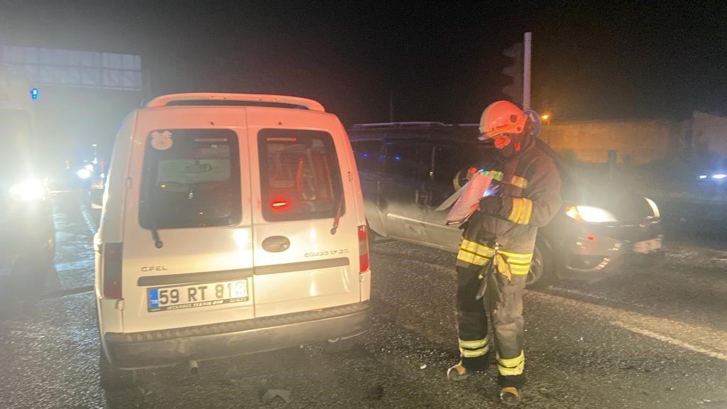 Tekirdağ’da iki araç kafa kafaya çarpıştı: 2’si çocuk 4 yaralı