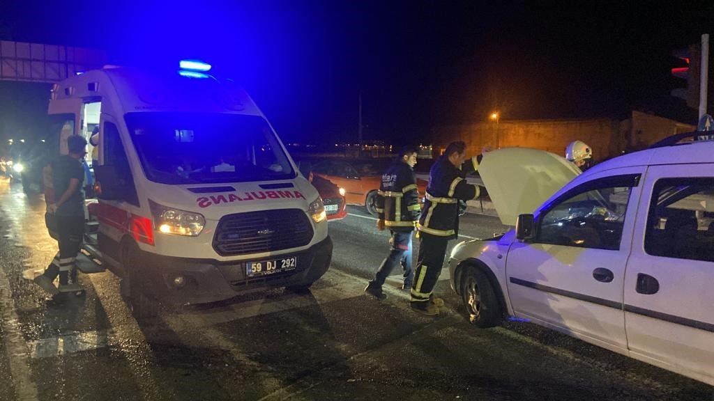 Tekirdağ’da iki araç kafa kafaya çarpıştı: 2’si çocuk 4 yaralı