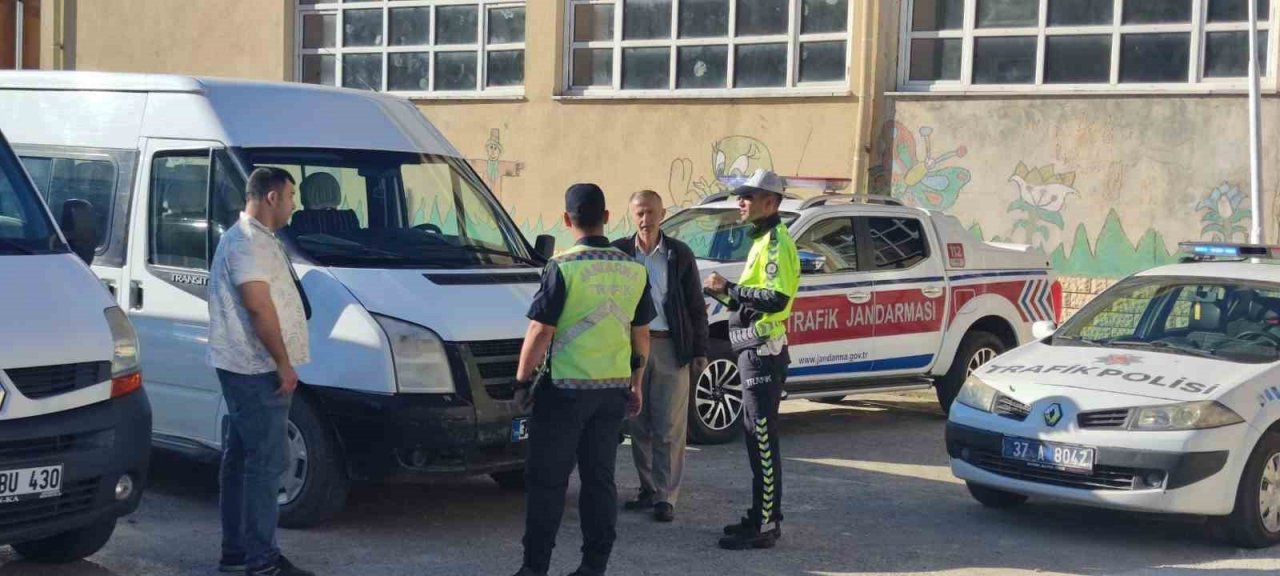 Kastamonu’dan okul servis araçlarına denetim