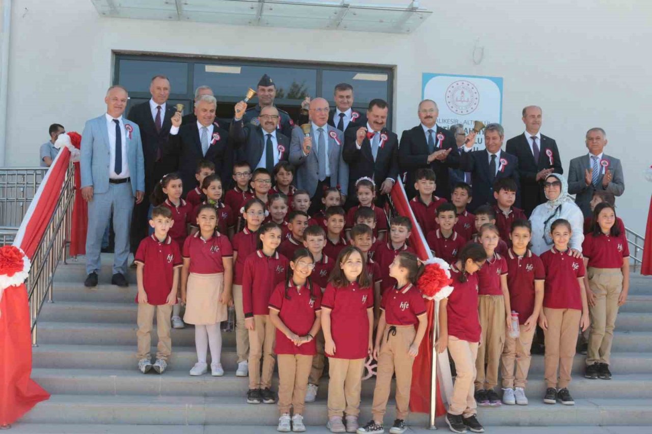 Öğrenciler ders başı yaptı