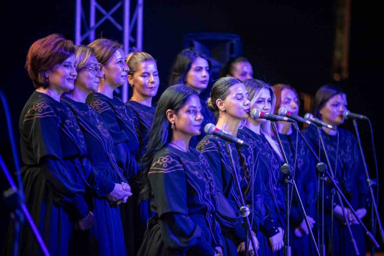 Hatay Medeniyetler Korosu’ndan 92. İEF’de teşekkür konseri