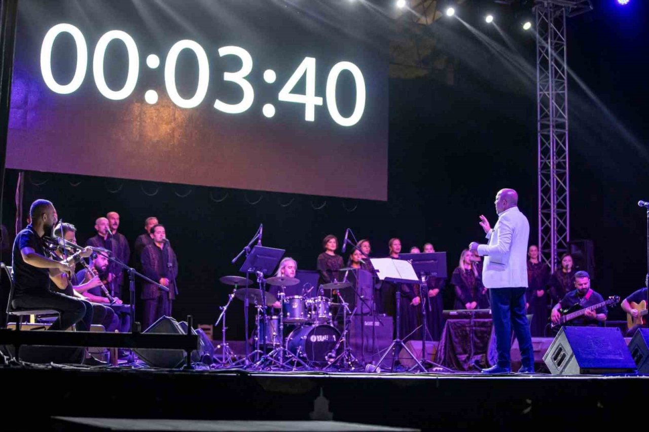 Hatay Medeniyetler Korosu’ndan 92. İEF’de teşekkür konseri