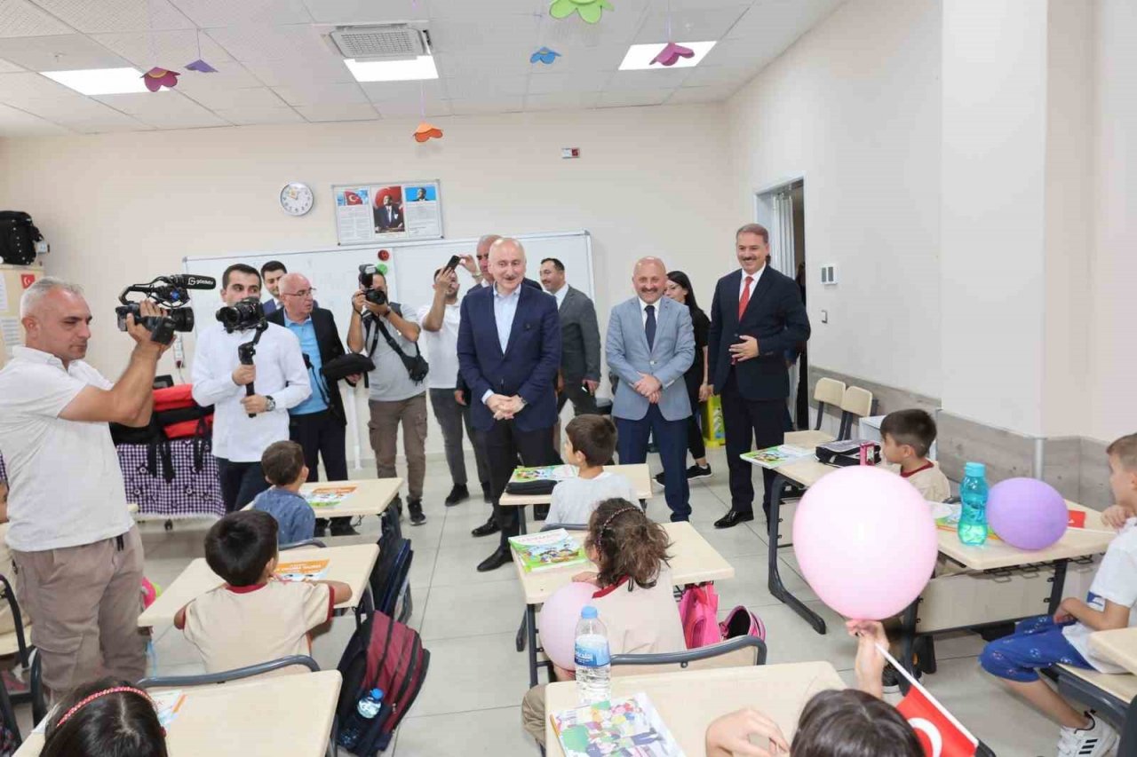 Deprem bölgesi Adıyaman’da 144 bin öğrenci ders başı yaptı