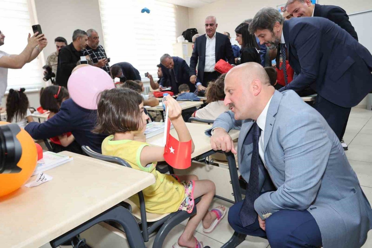 Deprem bölgesi Adıyaman’da 144 bin öğrenci ders başı yaptı