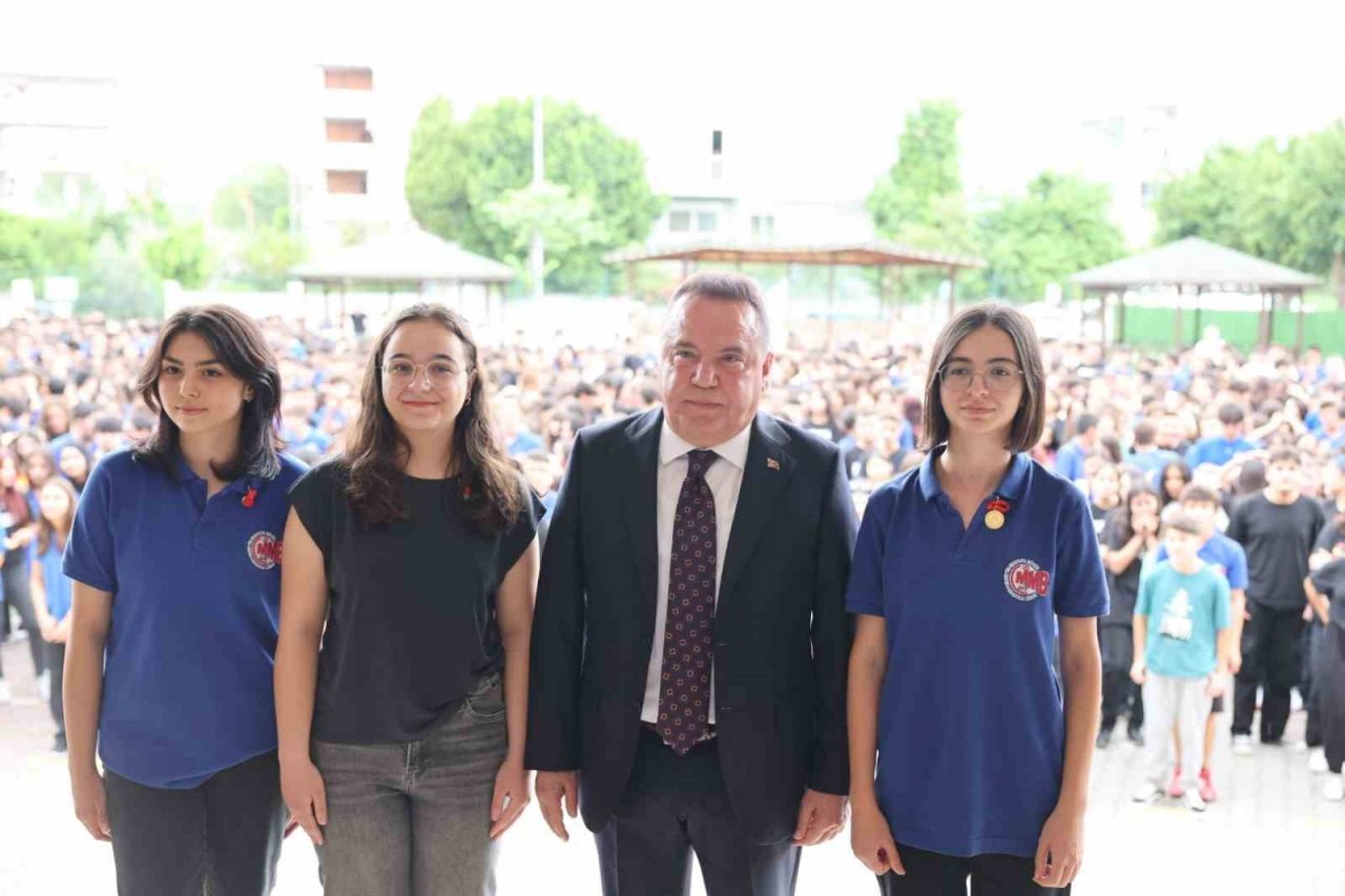 Başkan Böcek yeni eğitim öğretim yılını öğrencilerle karşıladı