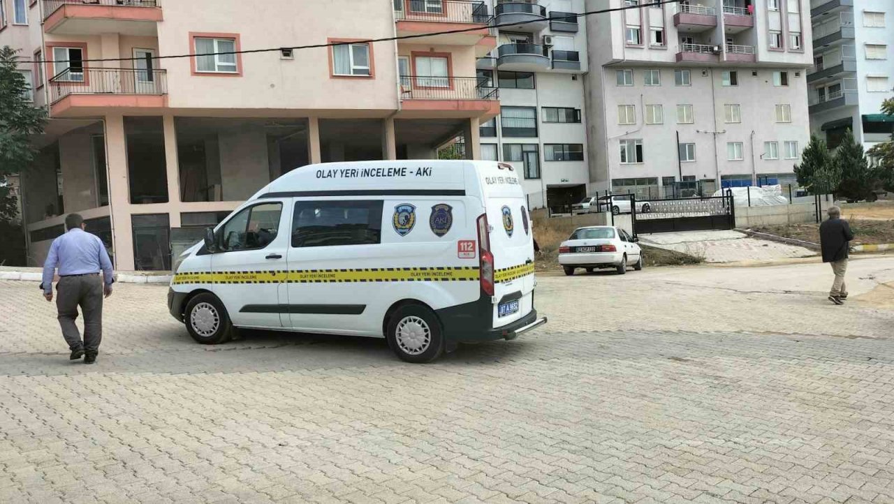 Ekmek almak için evden çıkan emekli kayıp öğretmen ölü bulundu