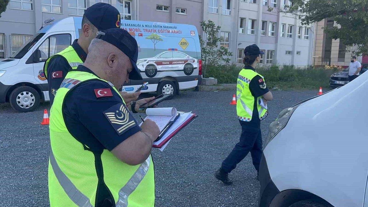 Jandarma’dan eğitim - öğretim döneminin ilk gününde sıkı denetim