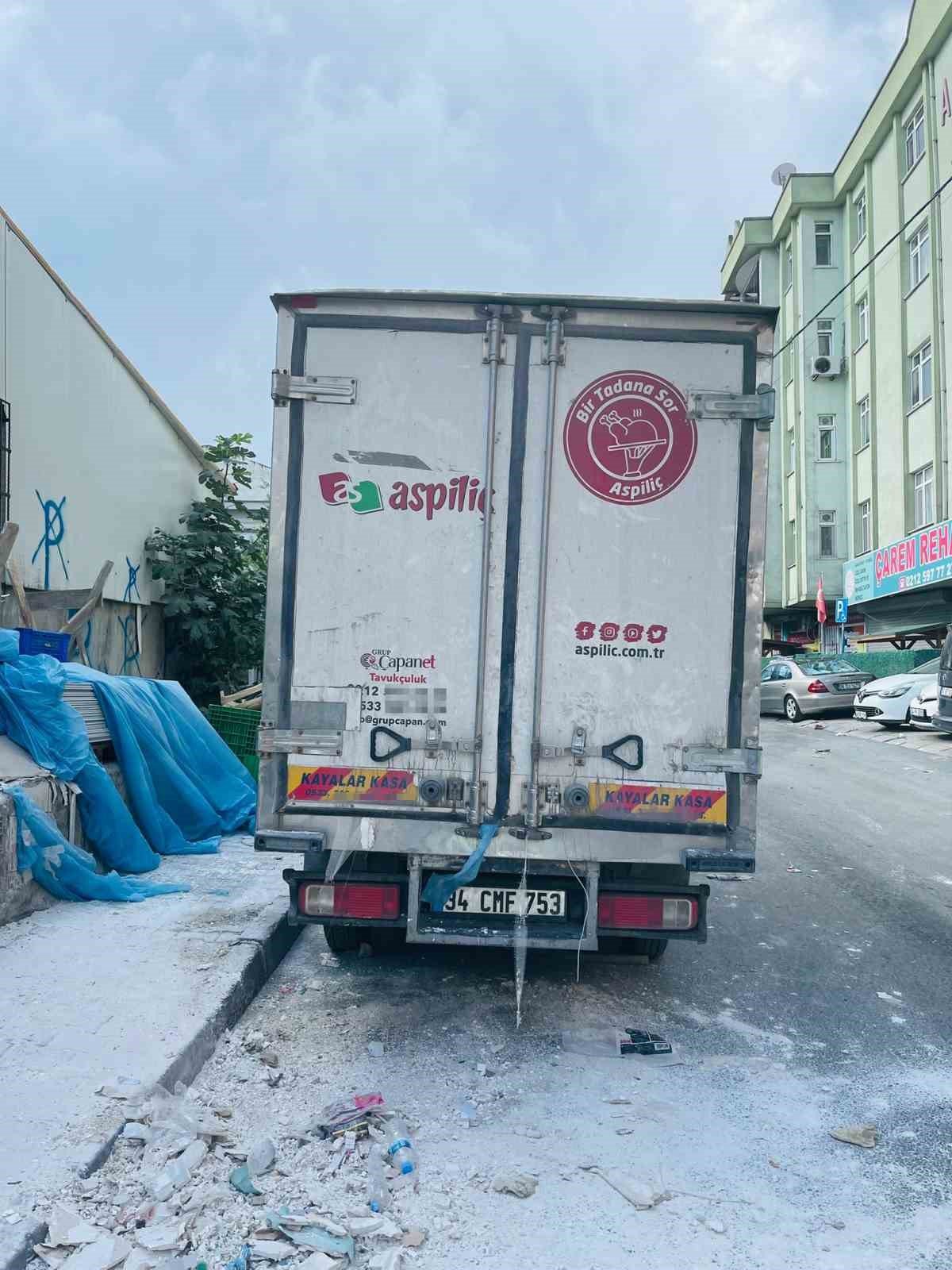 Ormanlık araziye kaçak hafriyat döken kamyona sürücüsüne 41 bin TL ceza kesildi