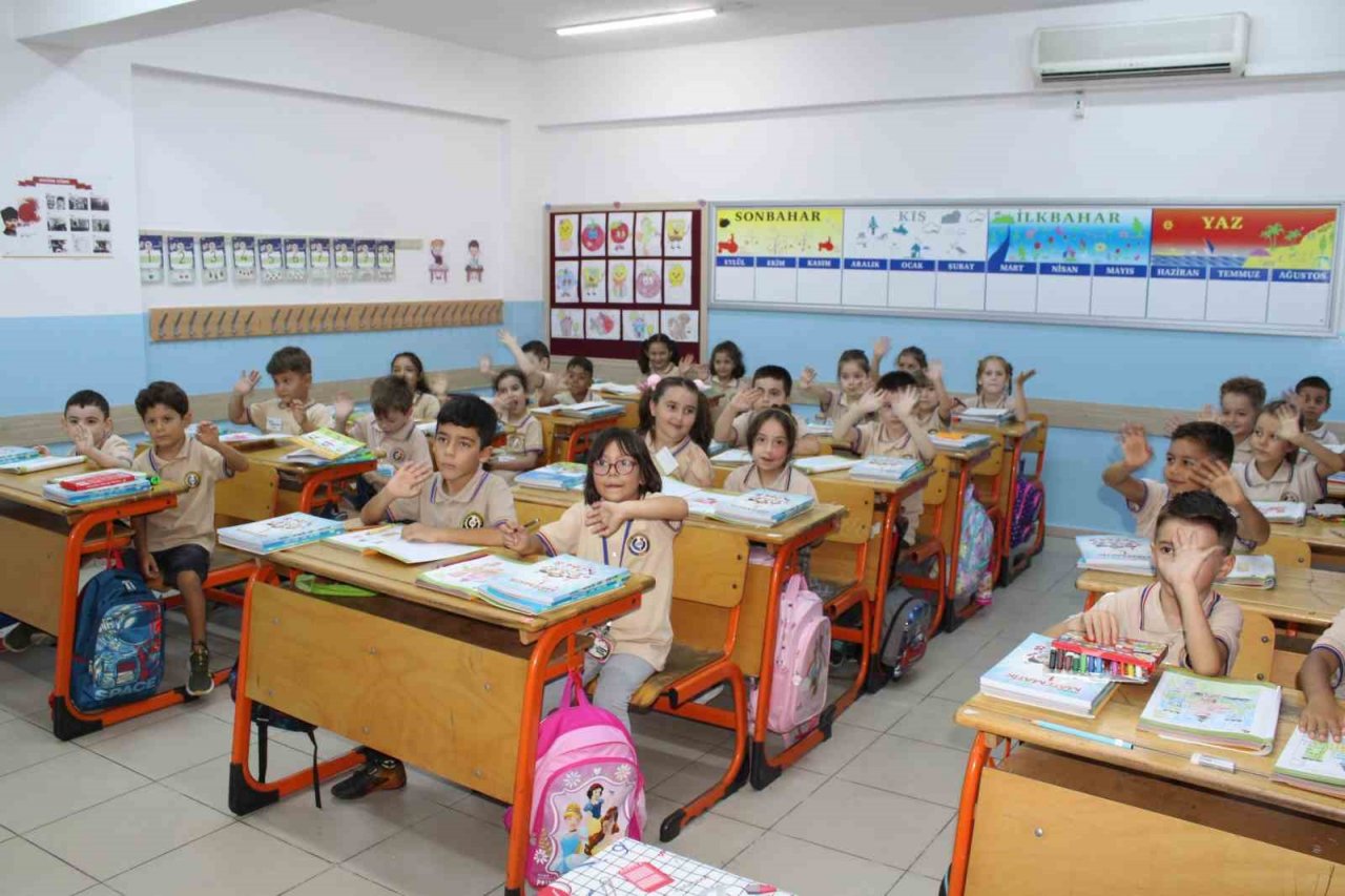 Aydın’da ilk ders zilini Vali Canbolat çaldı