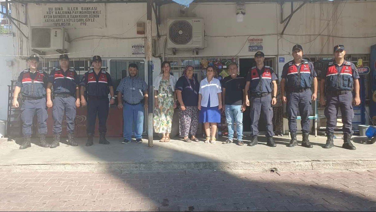 Jandarma esnaf ve vatandaşları bilgilendirdi