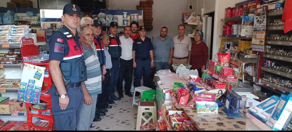 Jandarma esnaf ve vatandaşları bilgilendirdi