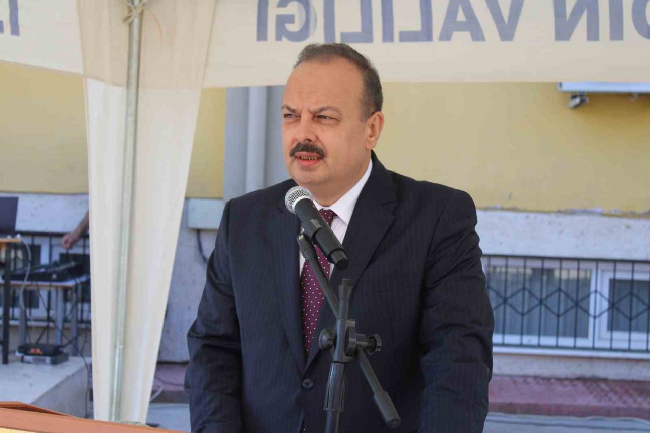 Aydın’da ilk ders zilini Vali Canbolat çaldı