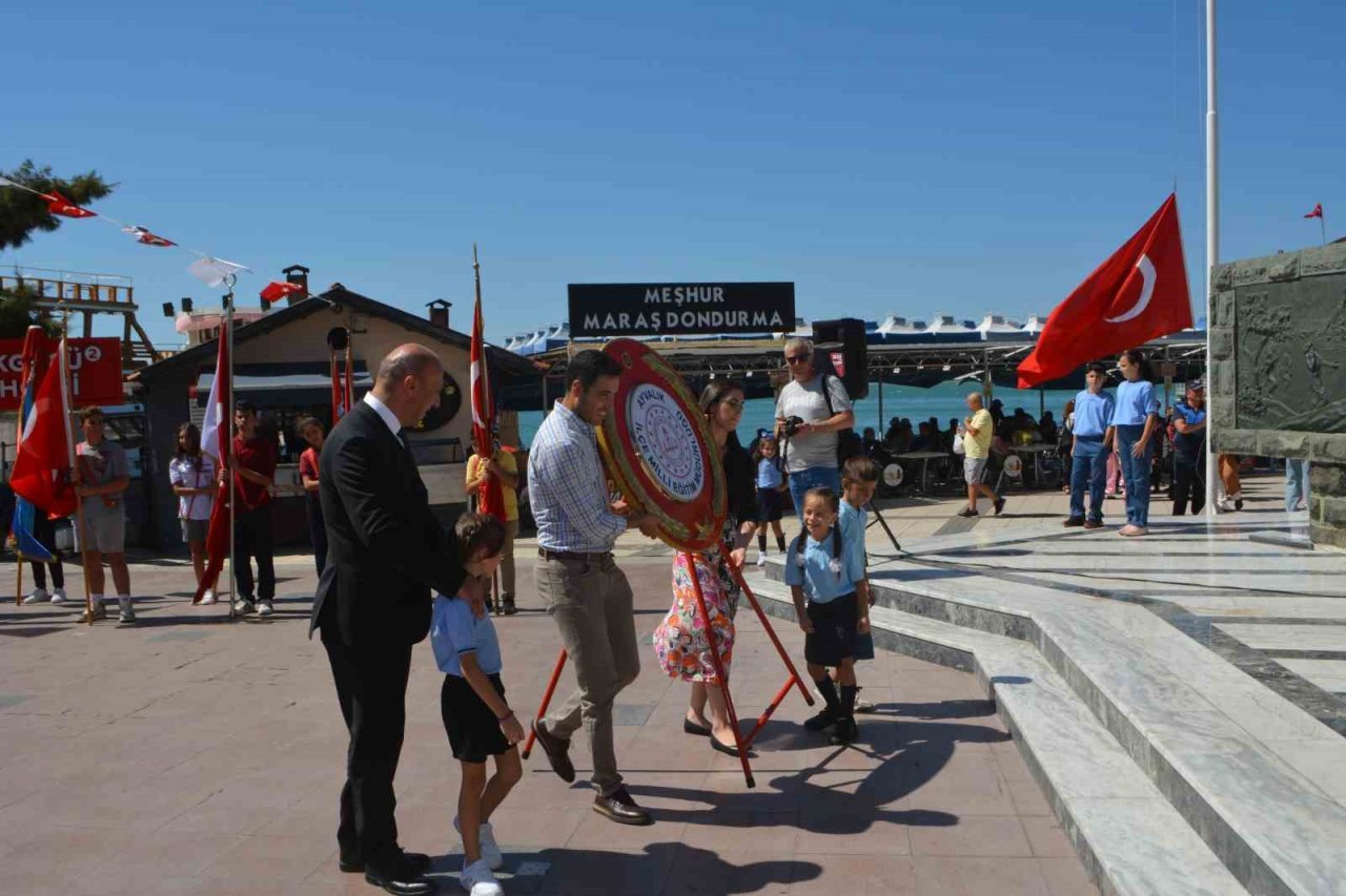 Ayvalık’ta 2024 eğitim ve öğretim yılı coşkusu