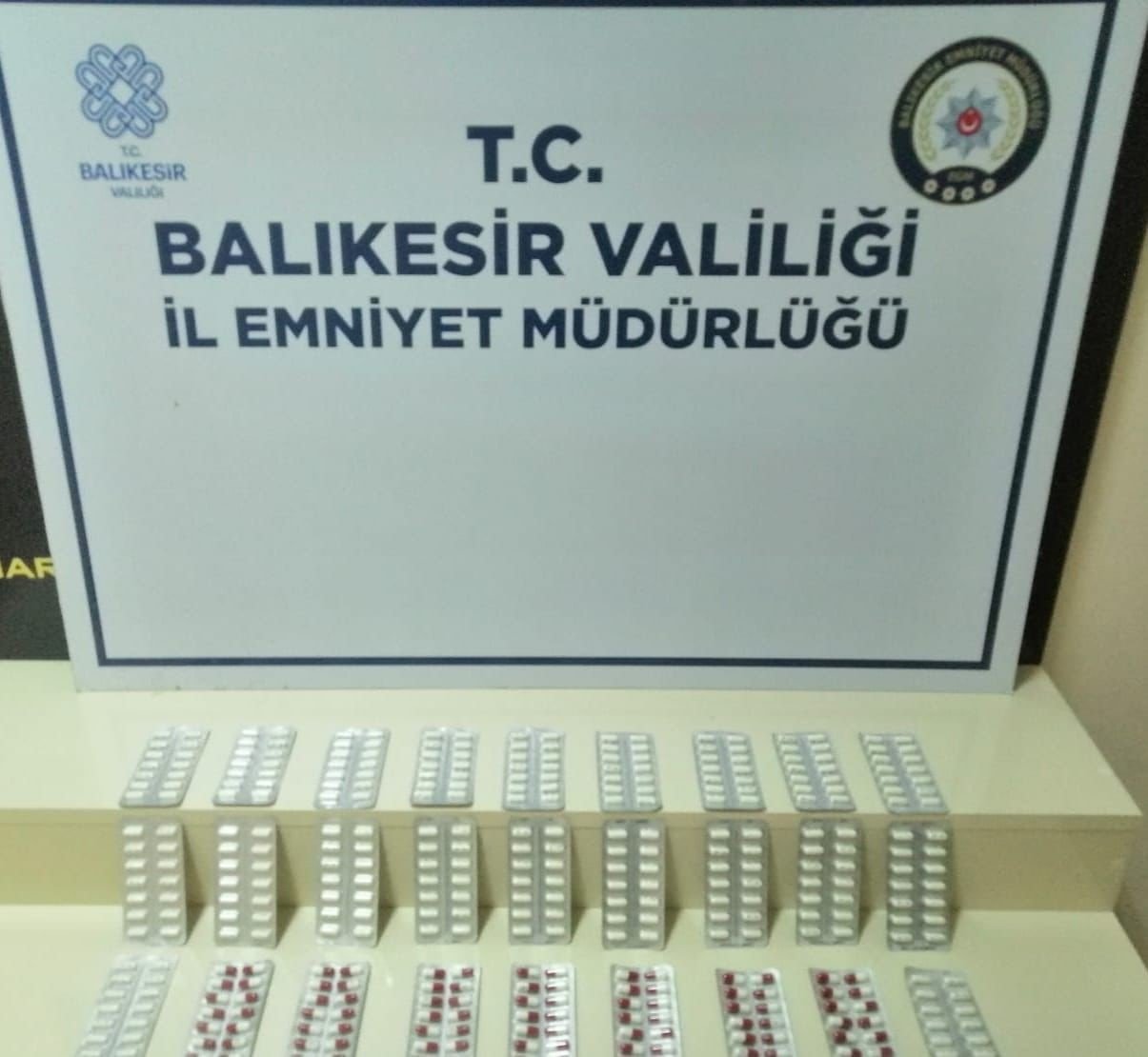 Balıkesir’de polisten 9 şüpheliye uyuşturucu operasyonu