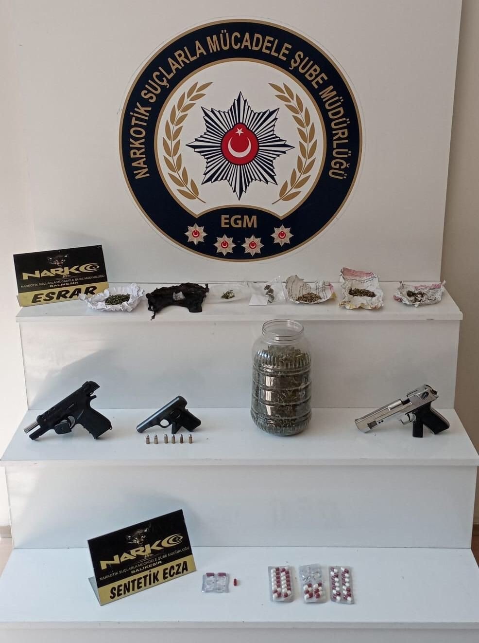 Balıkesir’de polisten 9 şüpheliye uyuşturucu operasyonu