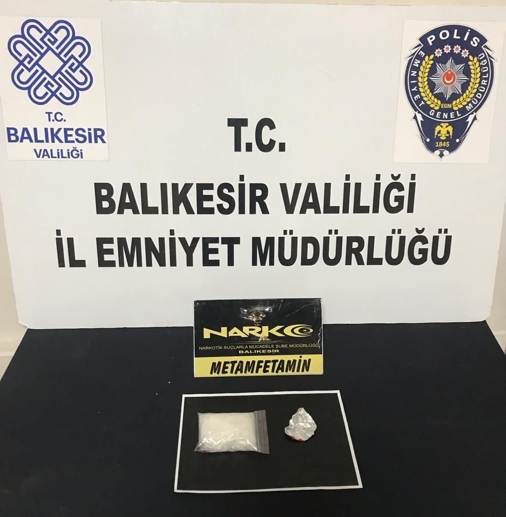 Balıkesir’de polisten 9 şüpheliye uyuşturucu operasyonu