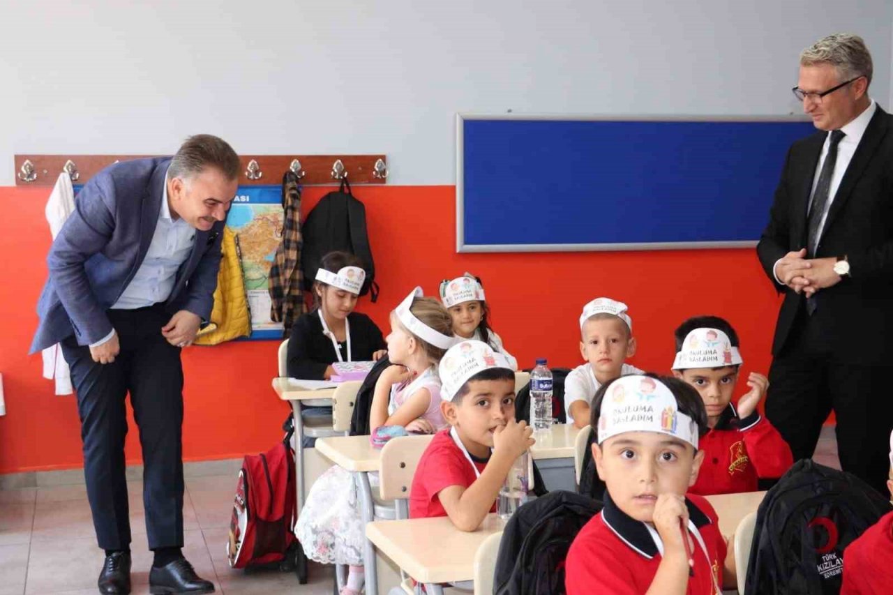 Edremit’te ilk ders zili çaldı