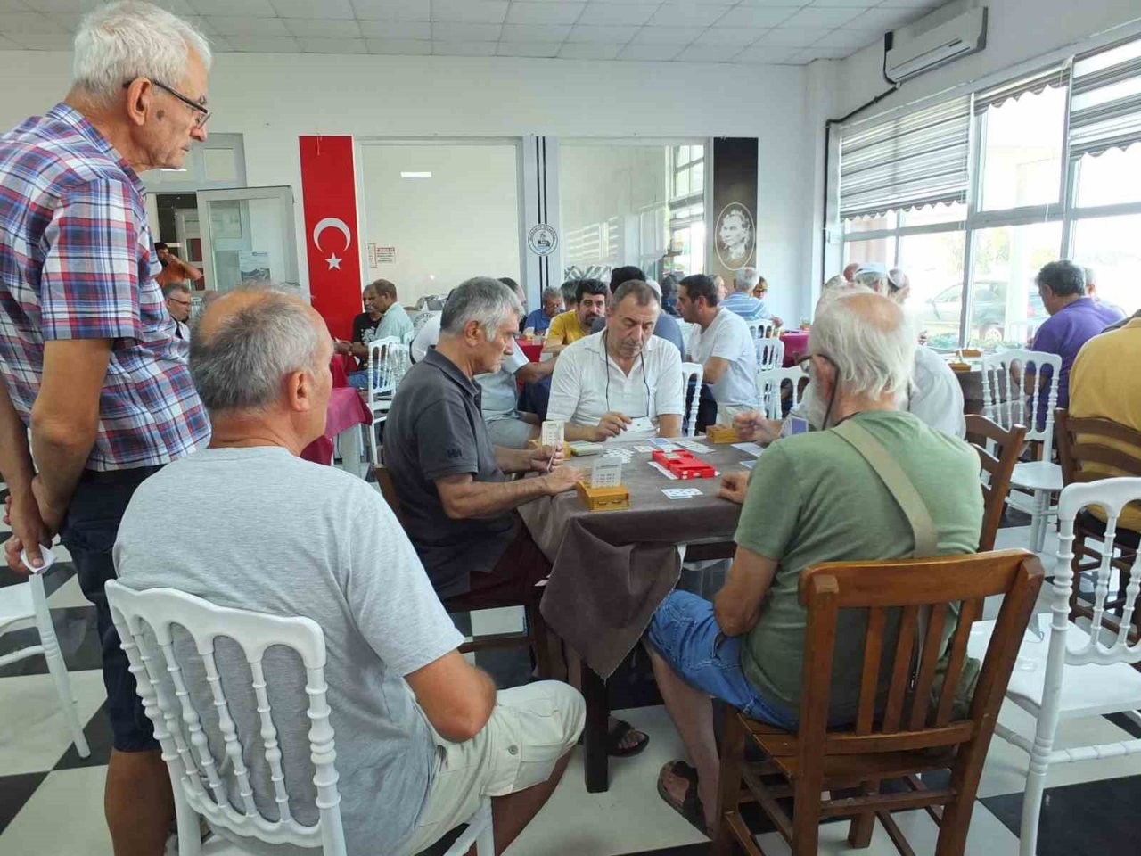 Burhaniye’de briç turnuvası 300 sporcuyu buluşturdu