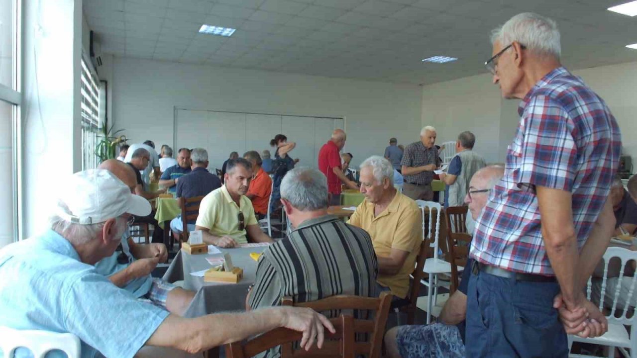 Burhaniye’de briç turnuvası 300 sporcuyu buluşturdu